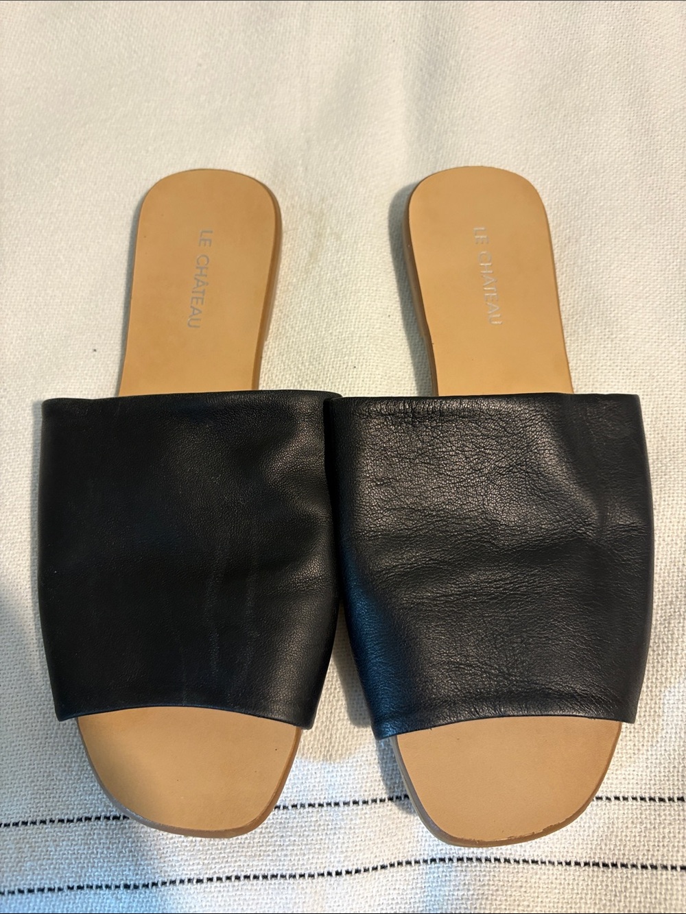 le chateau Black Slide Sandals | Minimalist Leather Summer Slides | Size 8 - Picture 2 of 5